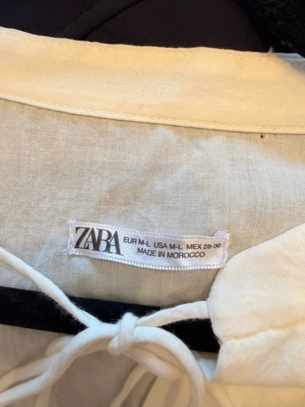 ZARA Cream Top with Black Accent - Picture 3 of 4